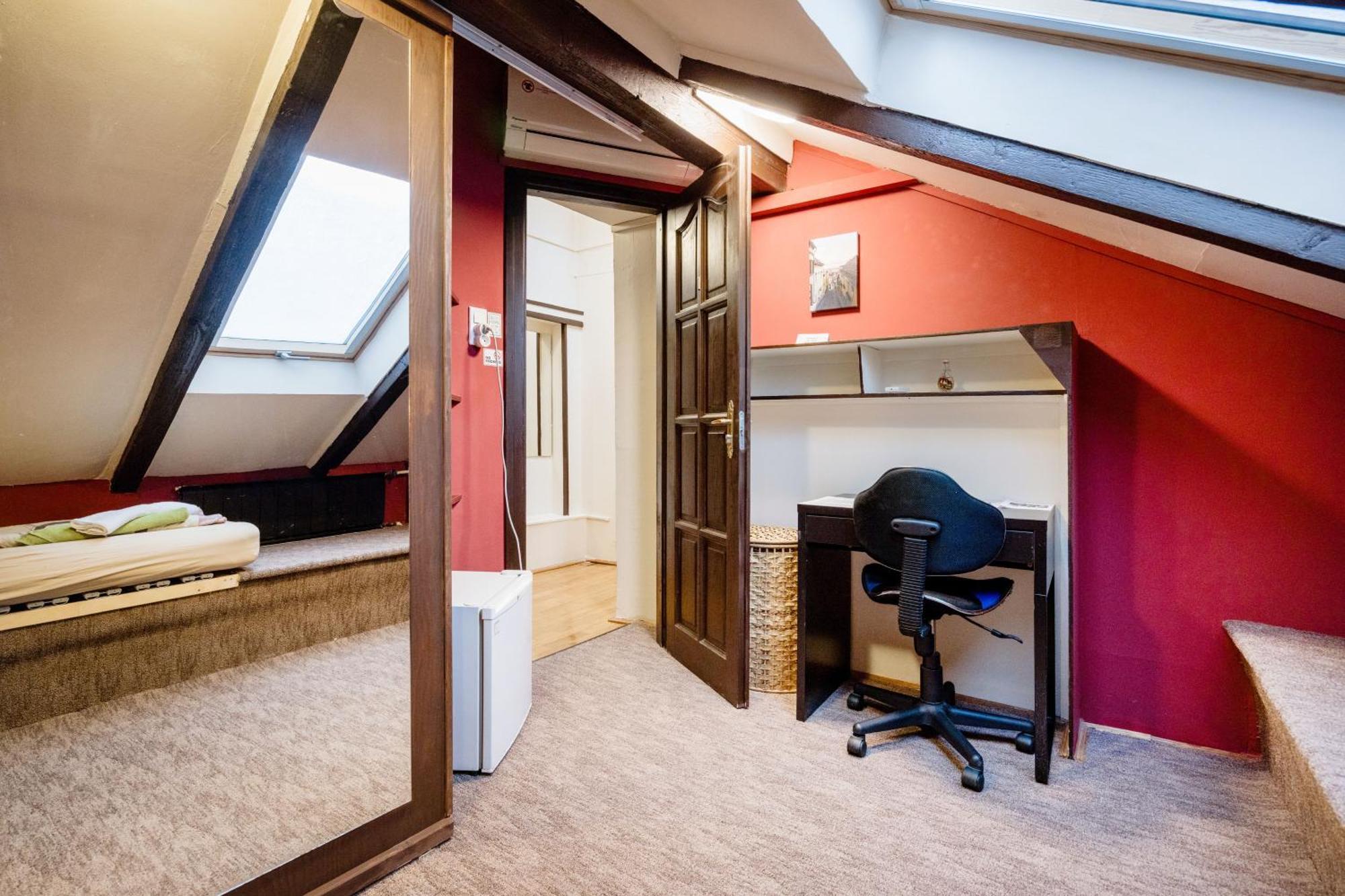 Gul Baba Saray Apartments, Budapest